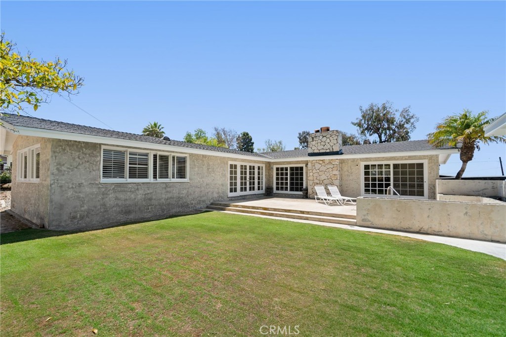 Enjoy fresh air, cool ocean breezes, and easy access to beach and hillside hiking trails. This single level 3 bedroom, 2 bath home is priced to sell and offers a unique opportunity for the next owner. Now’s your chance to step in and make it your dream home. Customize the exterior finishes to reflect your personal style, and take advantage of the expansive yard, ready for your landscaping vision. Situated on a generous lot, the property also features a highly sought after driveway with plenty of space to accommodate all your toys.
Located in the Seaview neighborhood, buyers are advised to conduct their own investigations regarding proximity to geologic activity.
This is one of the lowest-priced single family homes available in RPV, don’t miss this opportunity.
