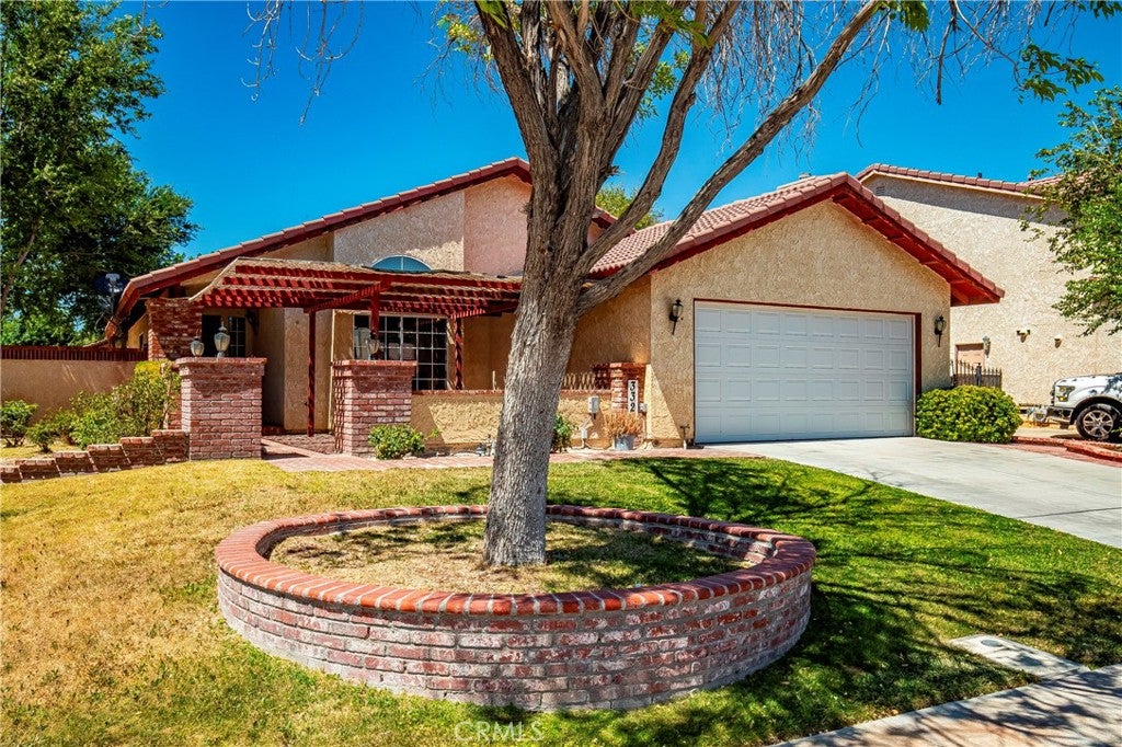 3327 Marilynn