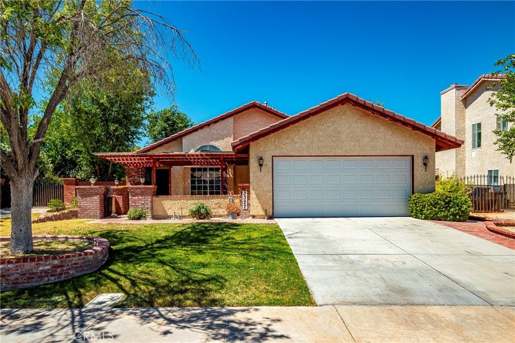 Photo of 3327 Marilynn ST, Lancaster, CA 93536 (MLS # SR26147048)