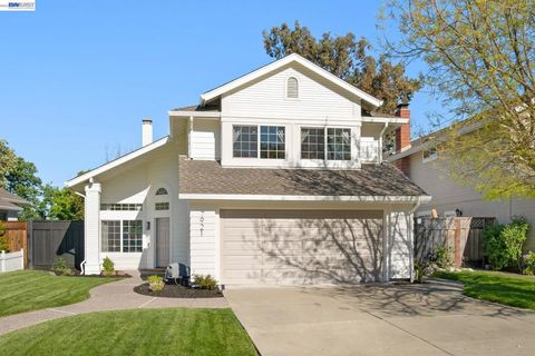 Photo of 7921 Crossridge Dr Rd, Dublin, CA 94568 (MLS # 41128552)