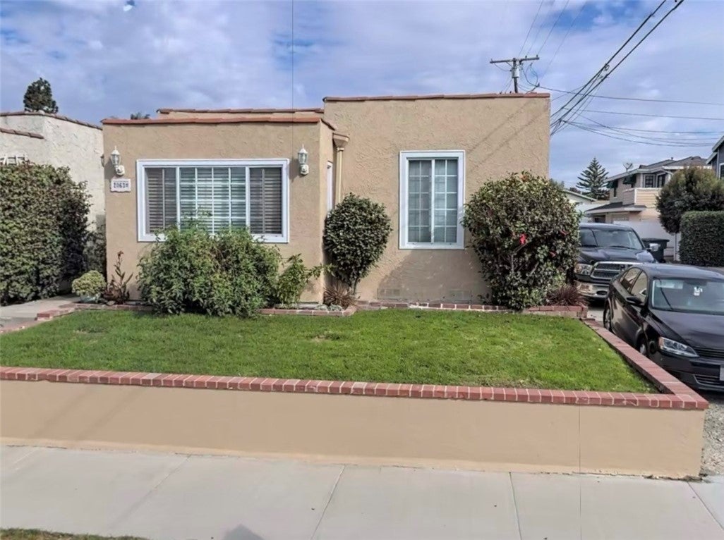 2063 W 220th Street