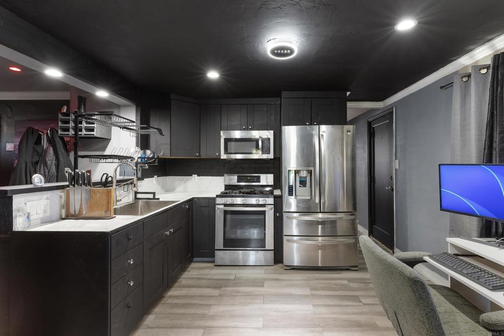 999 E Division St B27
