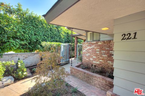 Photo of 221 S CARMELINA Avenue, Los Angeles, CA 90049 (MLS # 24348431)