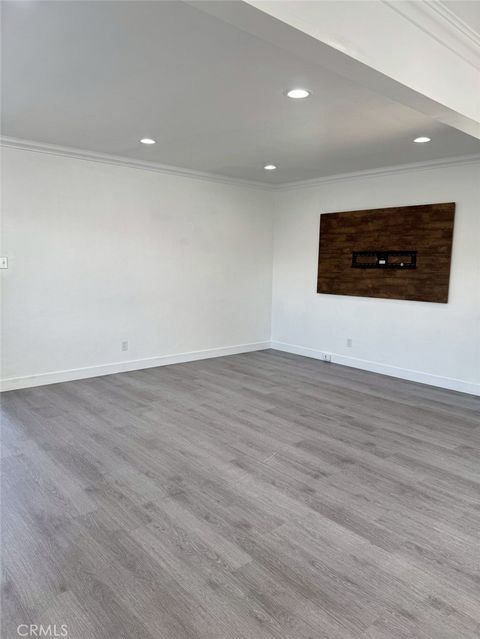 Photo of 1327 N Kenwood St ST, Burbank, CA 91505 (MLS # CV26108994)