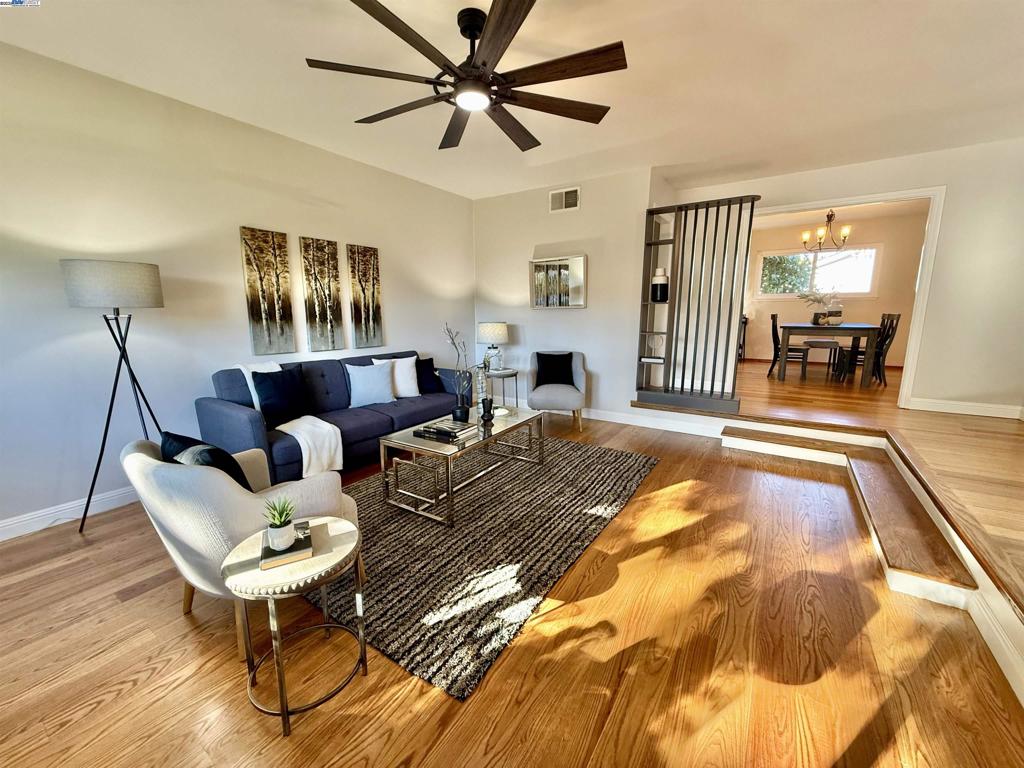 CARRIAGE SQUARE - Residential