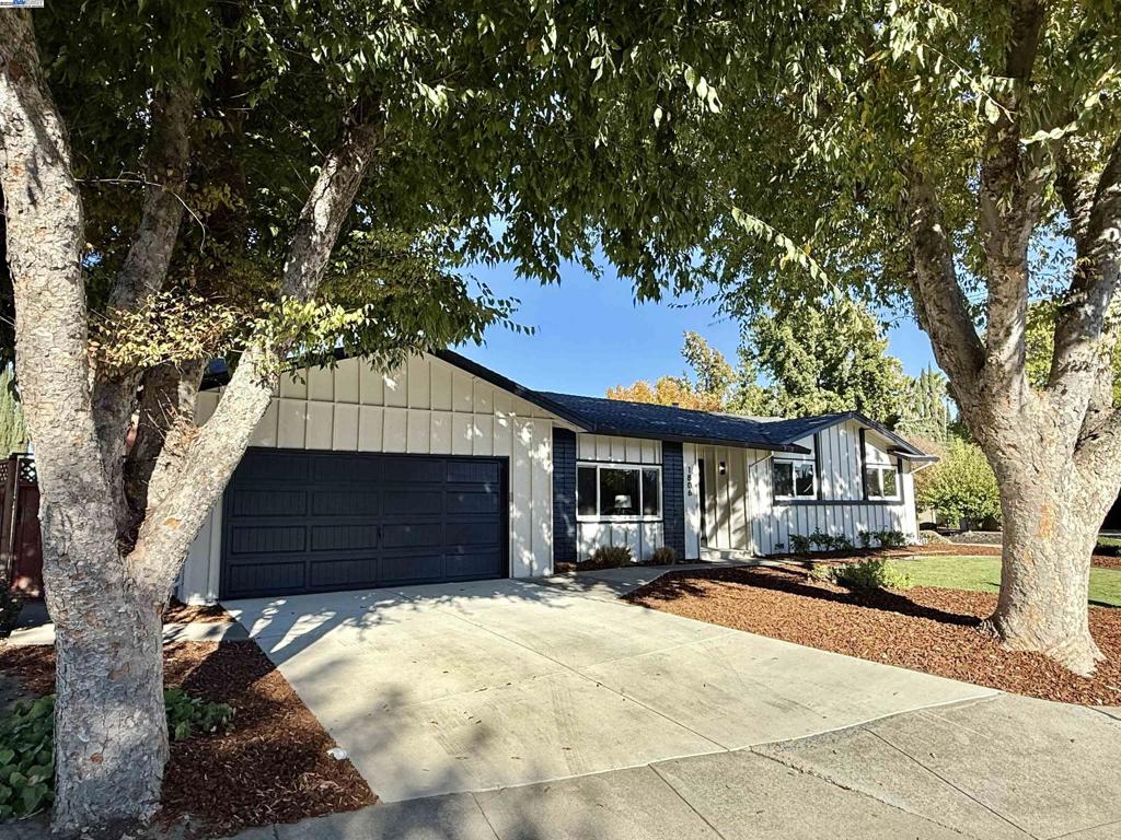 CARRIAGE SQUARE - Residential