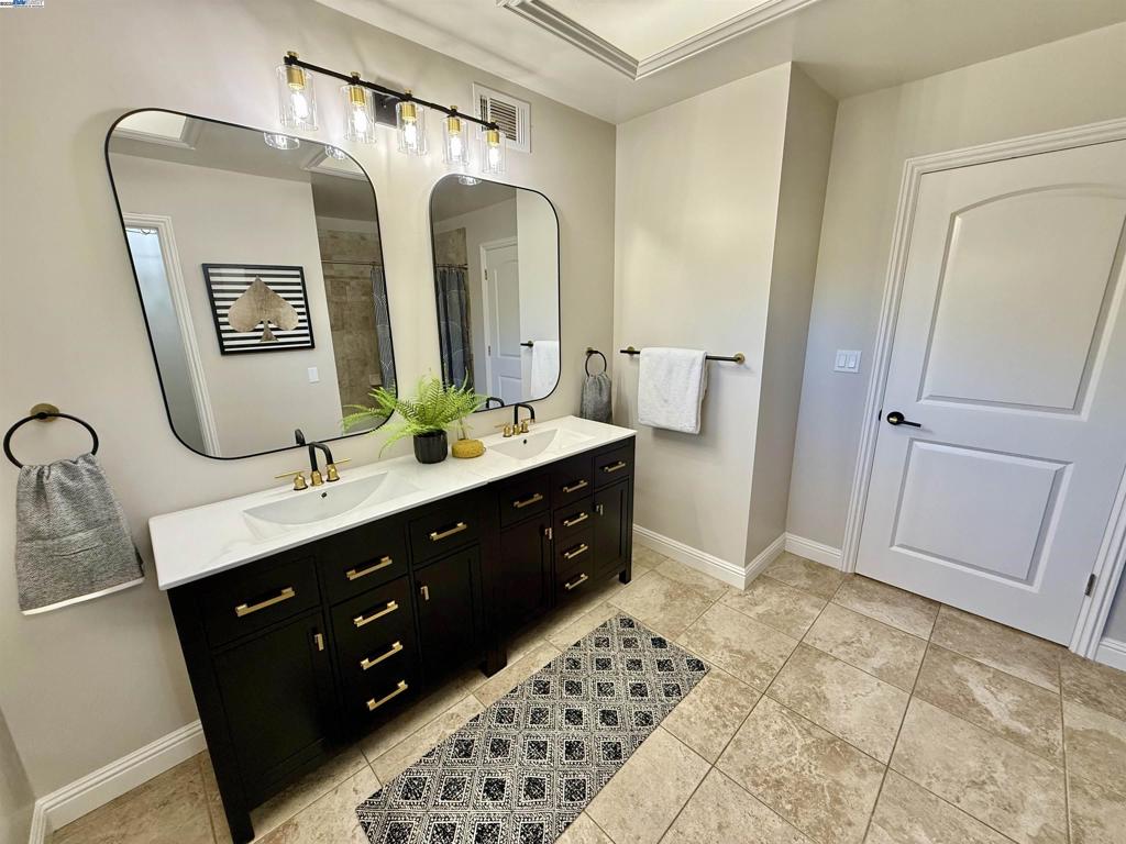 CARRIAGE SQUARE - Residential