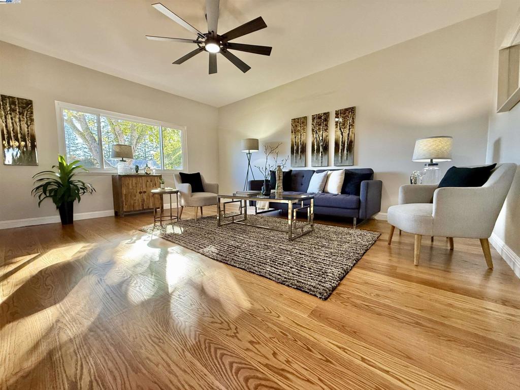 CARRIAGE SQUARE - Residential