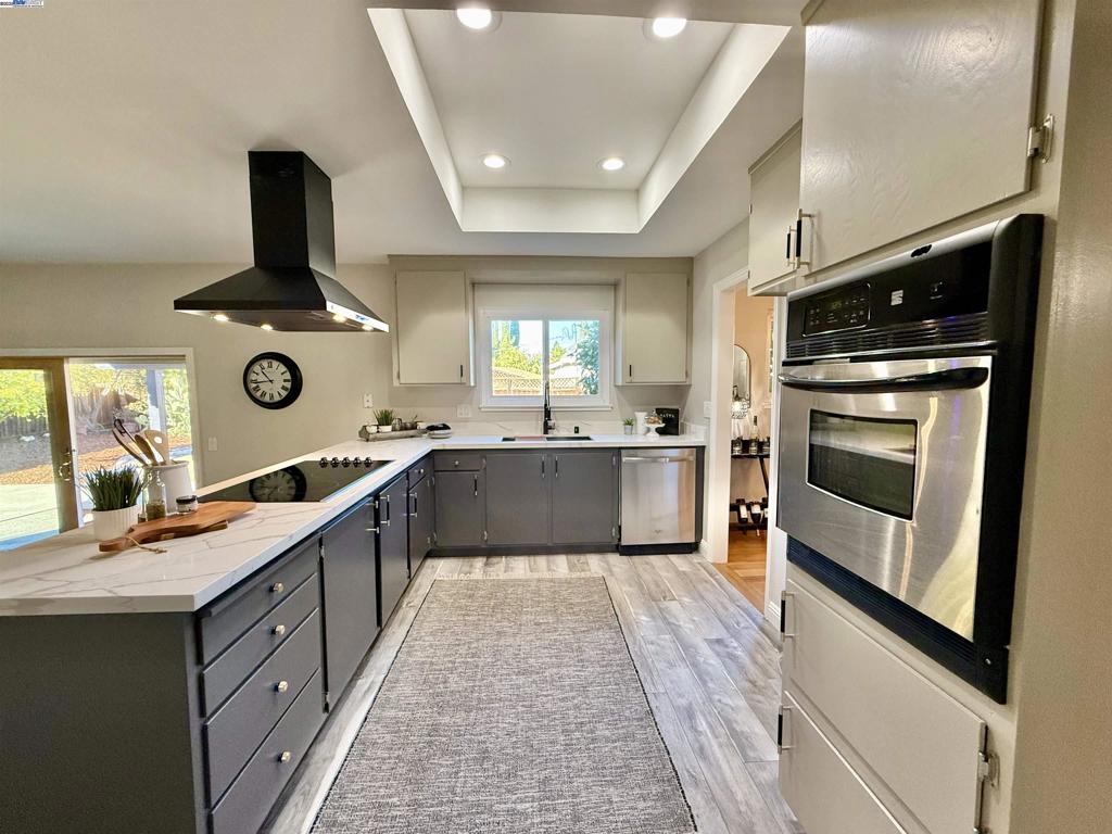 CARRIAGE SQUARE - Residential