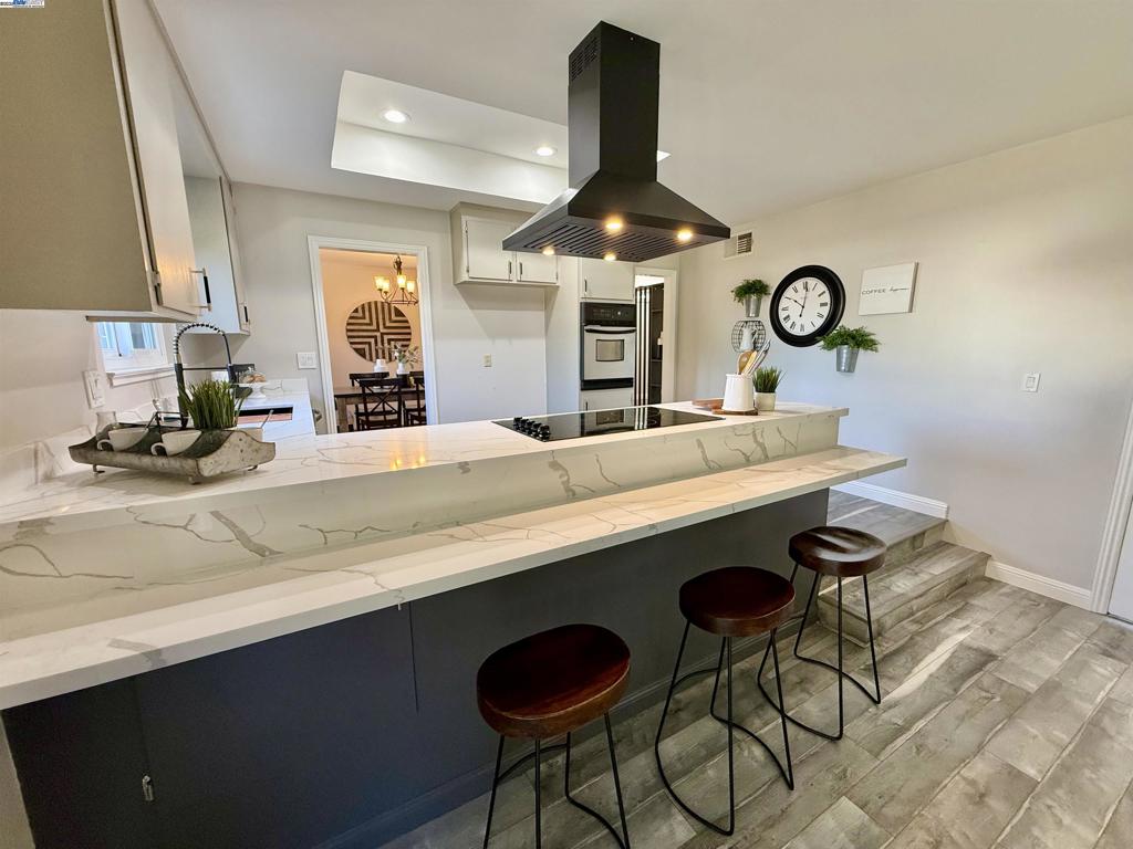 CARRIAGE SQUARE - Residential