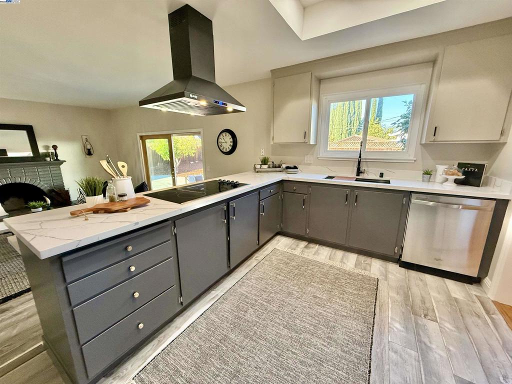 CARRIAGE SQUARE - Residential