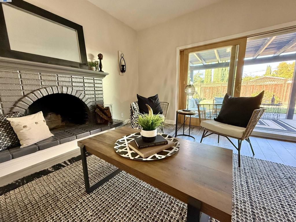 CARRIAGE SQUARE - Residential