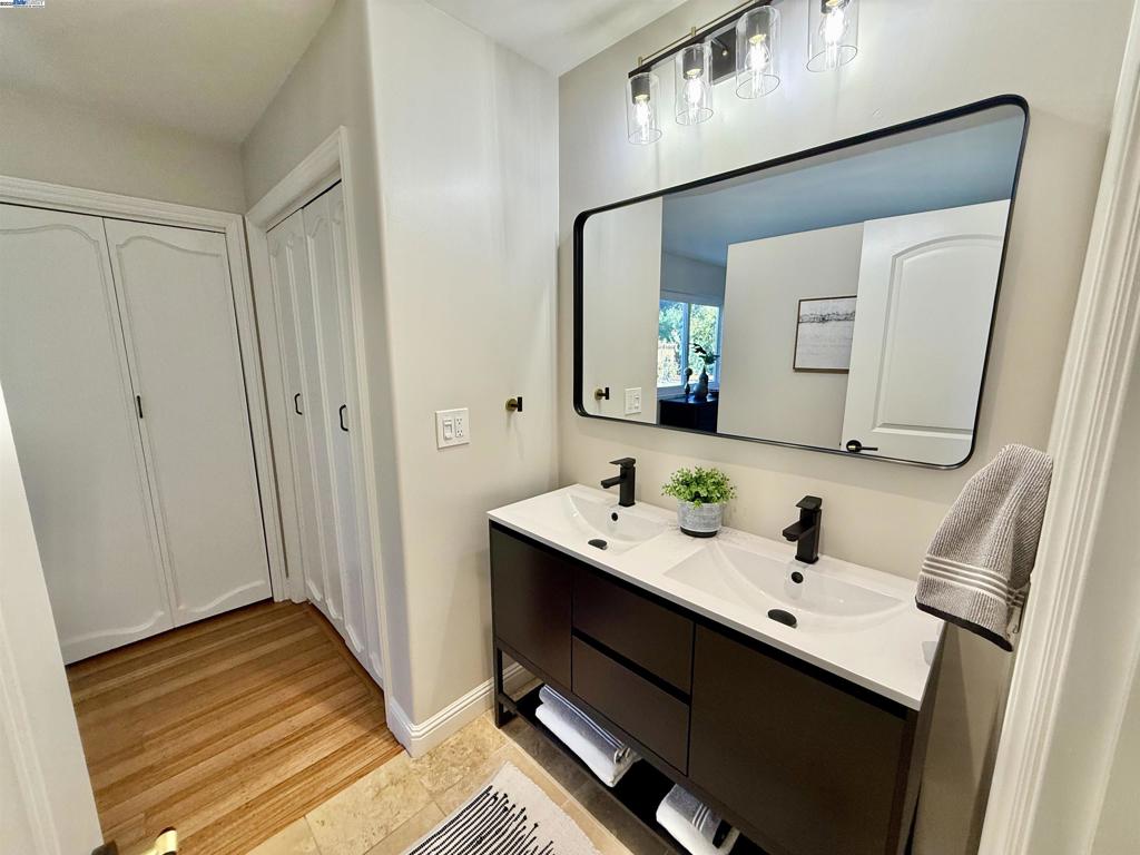 CARRIAGE SQUARE - Residential