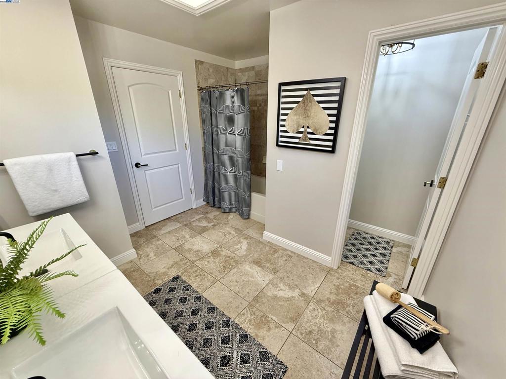 CARRIAGE SQUARE - Residential