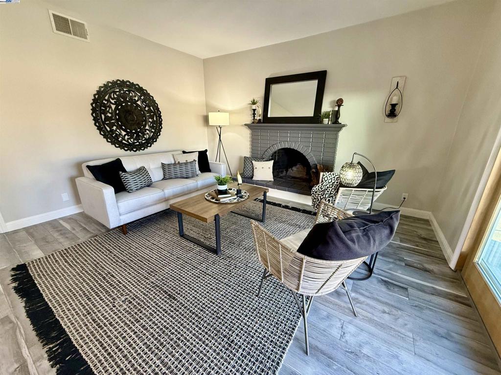 CARRIAGE SQUARE - Residential