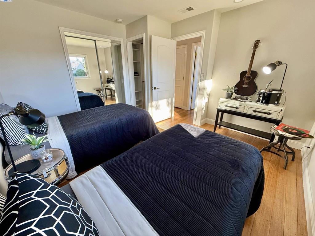 CARRIAGE SQUARE - Residential