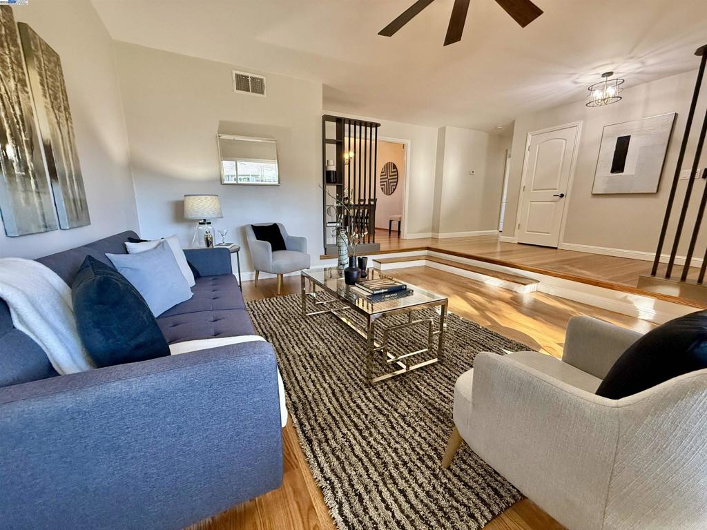 CARRIAGE SQUARE - Residential