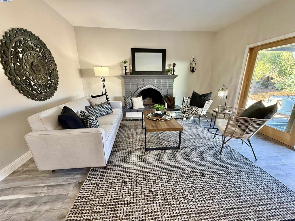 CARRIAGE SQUARE - Residential