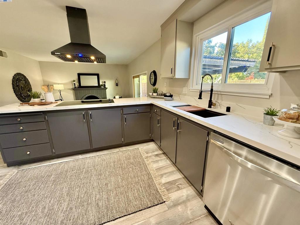 CARRIAGE SQUARE - Residential