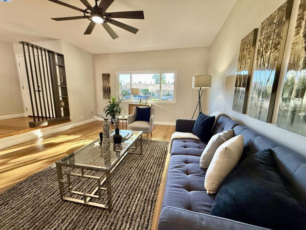 CARRIAGE SQUARE - Residential