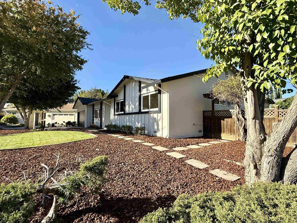 CARRIAGE SQUARE - Residential