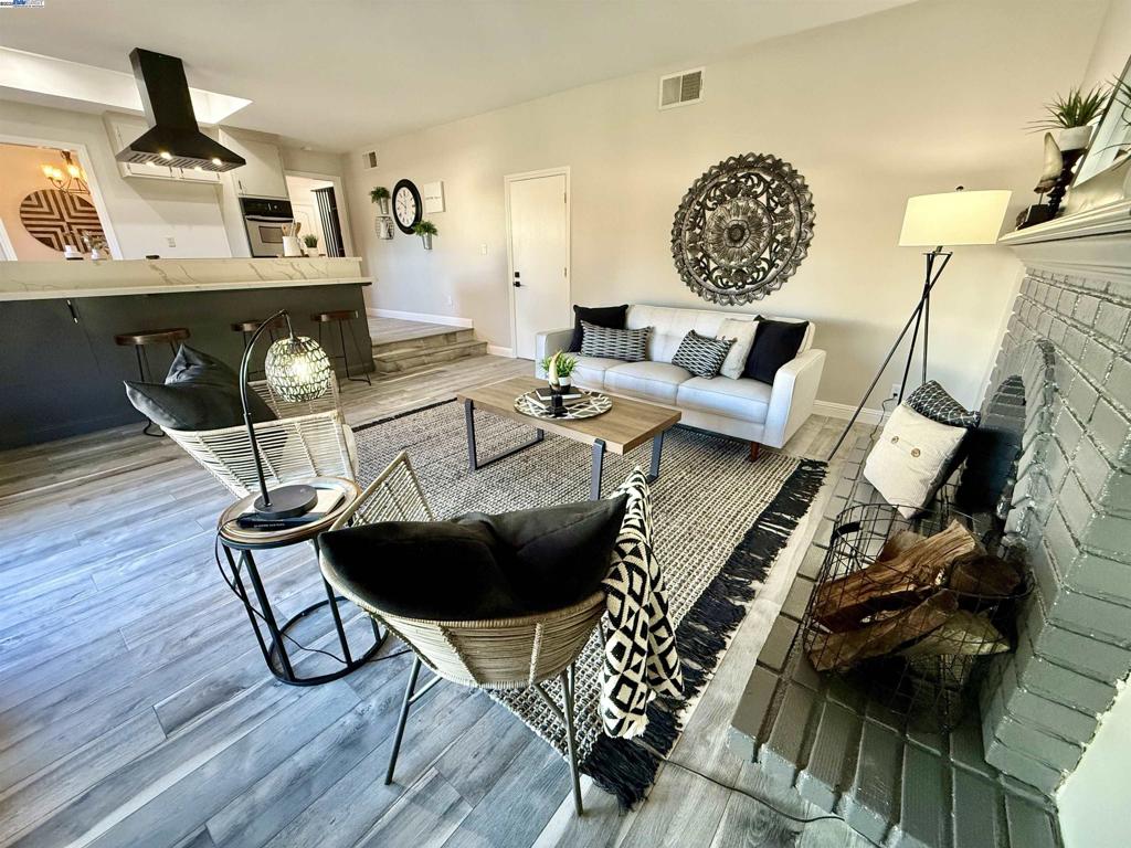 CARRIAGE SQUARE - Residential