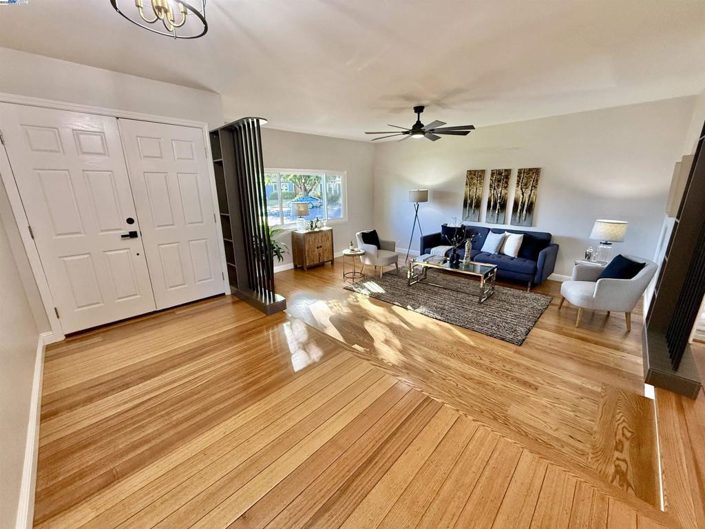 CARRIAGE SQUARE - Residential