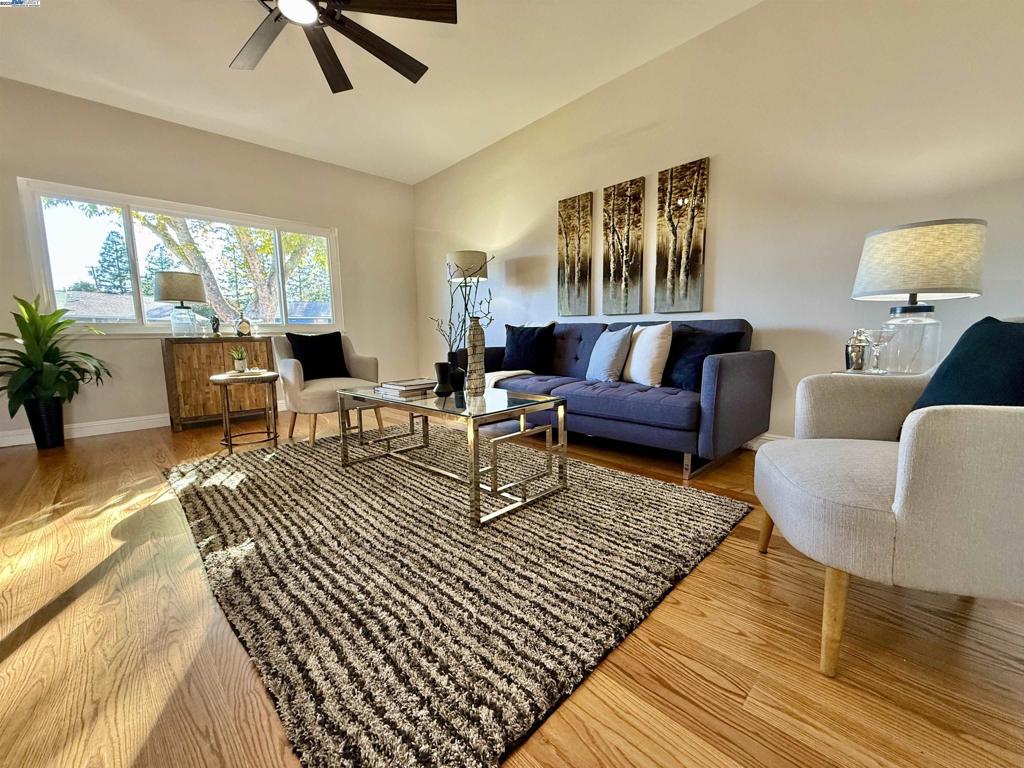 CARRIAGE SQUARE - Residential