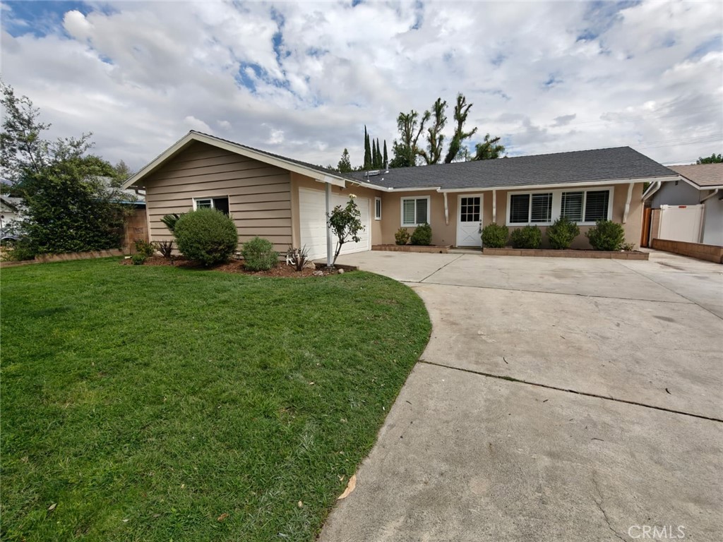 For the Modern Family Seeking Comfort & Convenience
10556 Hillview Ave, Chatsworth, CA 91311
4 Beds • 2 Baths • 1,945 Sq Ft • 7,958 Sq Ft Lot • 2-Car Garage
Welcome to this beautifully remodeled Chatsworth gem, where thoughtful design meets everyday ease. With 4 spacious bedrooms and 2 updated baths, this move-in-ready home offers the perfect blend of style, comfort, and functionality.
? Highlights Include:
• Open-concept living with designer wood flooring and abundant natural light
• Modern kitchen with ceramic countertops and generous cabinet space
• Spacious master suite featuring dual-sink vanities
• Cozy fireplace, central heating & cooling, and inside laundry hook-up
• 2-car garage and ample storage throughout
Outdoor Appeal:
• Nicely landscaped yard ideal for entertaining or relaxing
• Quiet neighborhood with strong community charm
Prime Location:
• Minutes from Westfield Topanga Mall, top-rated schools, and dining
• Easy access to the 118 Freeway—perfect for commuting professionals
Private tours available by appointment.
(Buyers to verify all info. Virtual tour available via QR code)