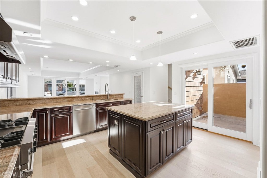 211 E Bay, Newport Beach CA 92661 - Photo 14