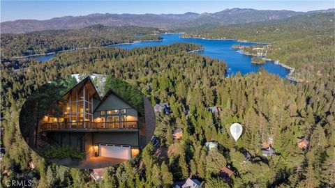 Photo of 238 Shasta Drive Dr, Lake Arrowhead, CA 92352 (MLS # IG26106800)