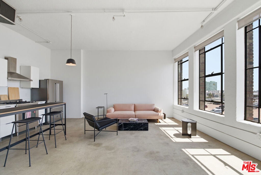 315 E 8th Street 505
