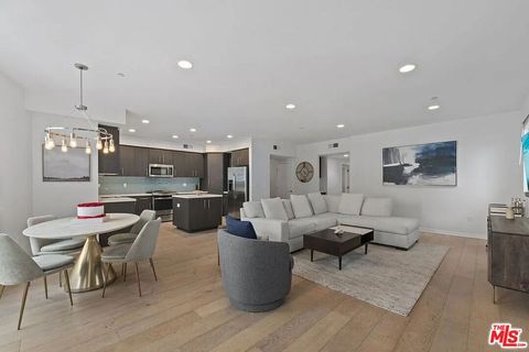 Photo of 11912 Laurelwood Drive #201, Studio City, CA 91604 (MLS # 26847555)
