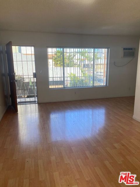 Photo of 1413 N Kenmore Avenue #4, Los Angeles, CA 90027 (MLS # 26658713)