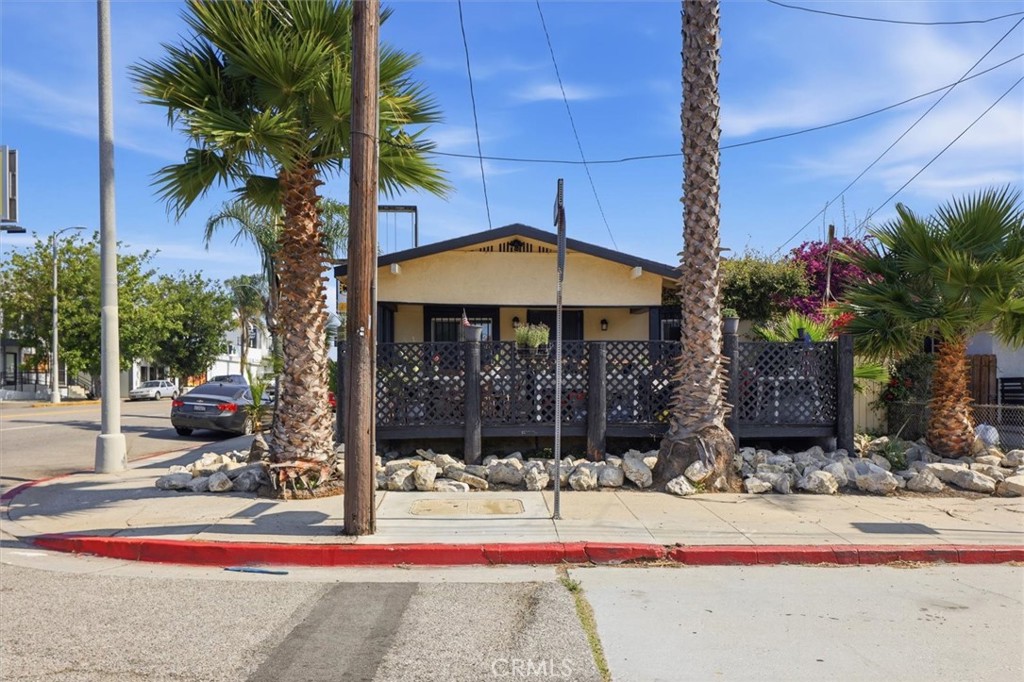 690 W 18th Street