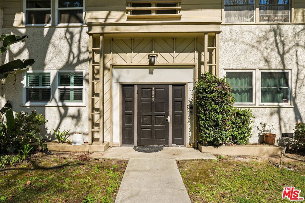 Photo of 5845 Bowcroft Street #4, Los Angeles, CA 90016 (MLS # 25623711)