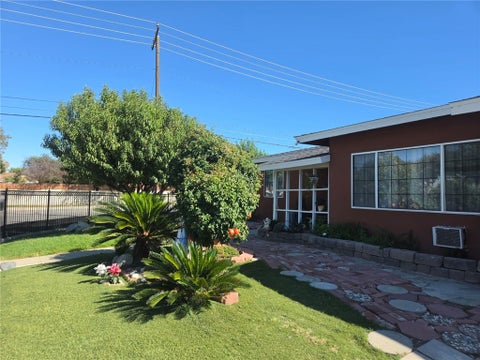 Photo of 444 E Avenue R9, Palmdale, CA 93550 (MLS # DW26210605)