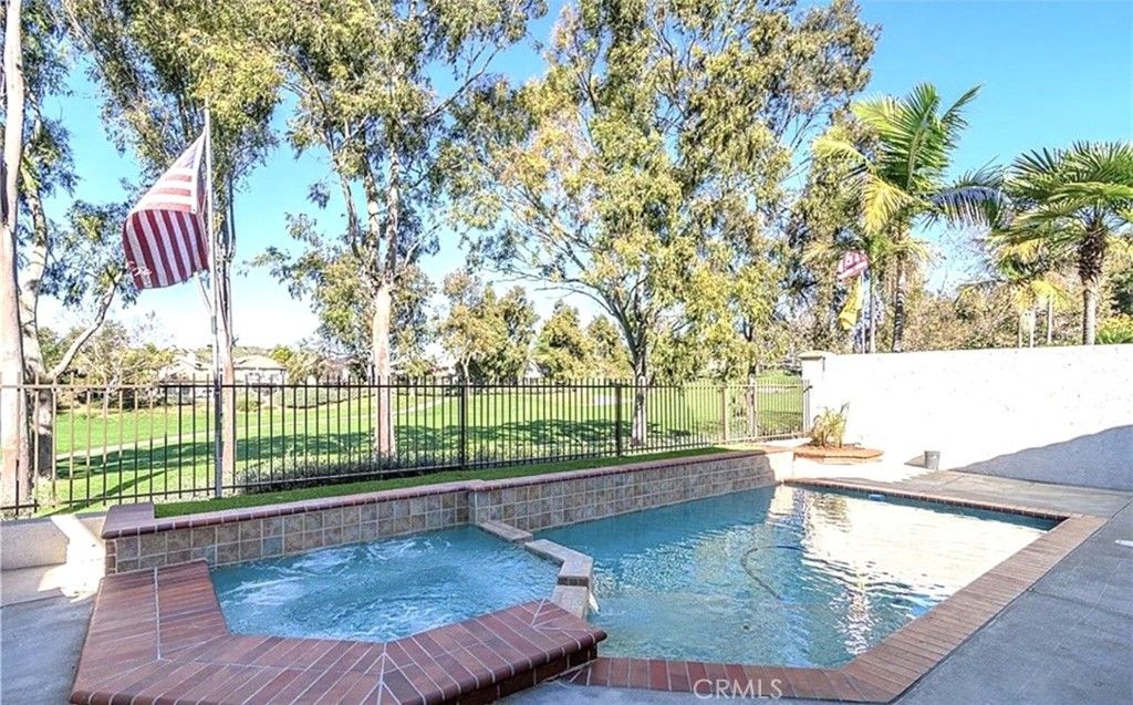 Photo of 5 Telliz, Rancho Santa Margarita, CA 92652 (MLS # LG26070335)