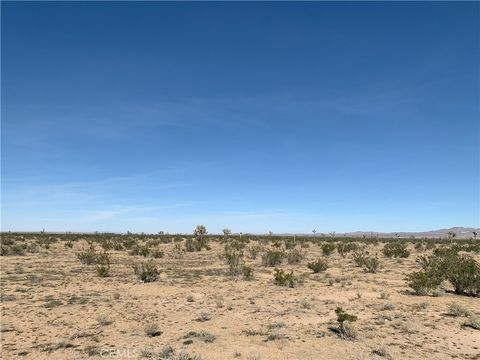 Photo of 0 Desoto Avenue, Adelanto, CA 92301 (MLS # HD24242629)