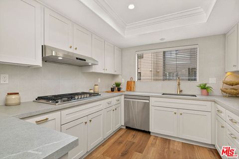 Tiny photo for 5711 Owensmouth Avenue #131, Woodland Hills, CA 91367 (MLS # 25621917)