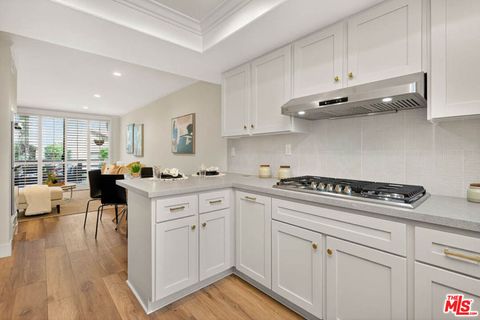 Tiny photo for 5711 Owensmouth Avenue #131, Woodland Hills, CA 91367 (MLS # 25621917)