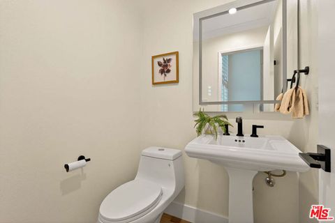 Tiny photo for 5711 Owensmouth Avenue #131, Woodland Hills, CA 91367 (MLS # 25621917)