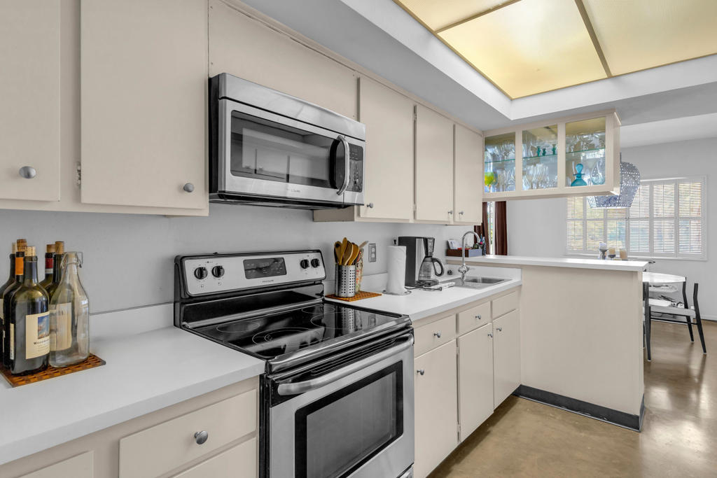 465 Desert Lakes Drive