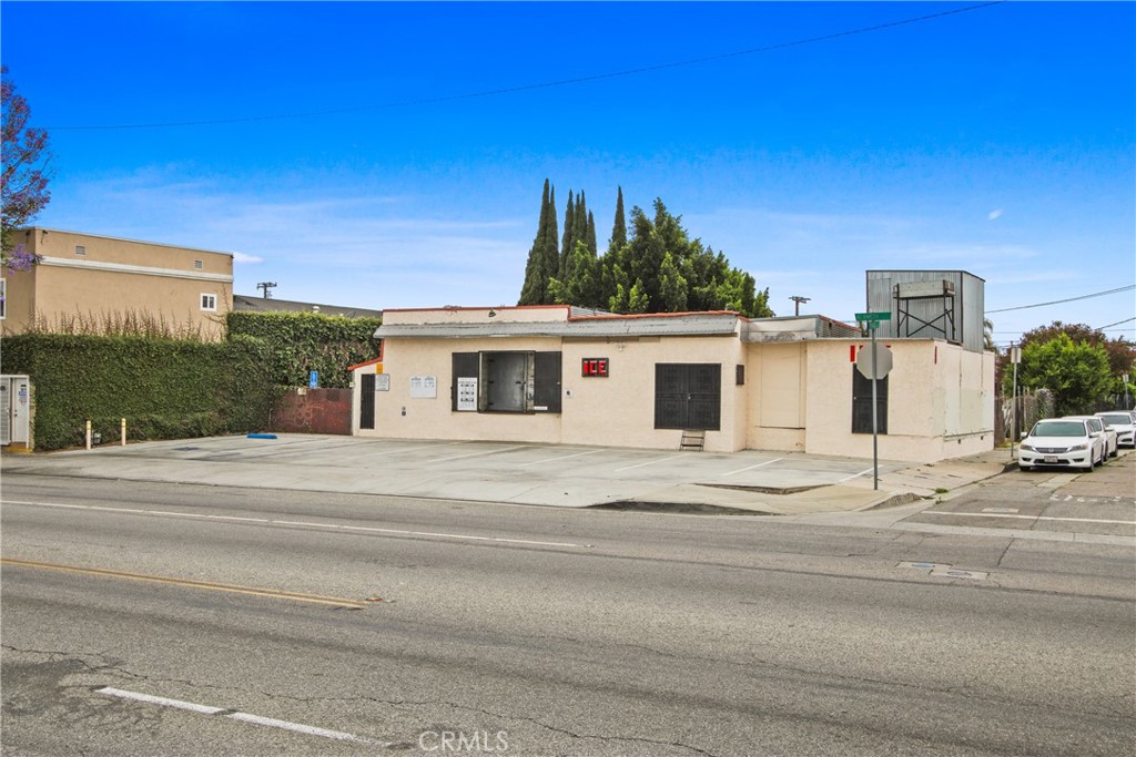 This Property is an improved lot with a 1200 sqft structure being used as an Ice Distributor business. Structure has multiple sections which include the Ice Storage freezer, offices, storage rooms, and growth areas for possible additional business enhancements in this location. On the back side of this lot is a second lot that is a fenced unimproved lot (212 Spruce) which is included in the potential sale. Both lots, the structure and the business are for sale as a package at the price of $1,400,000.
