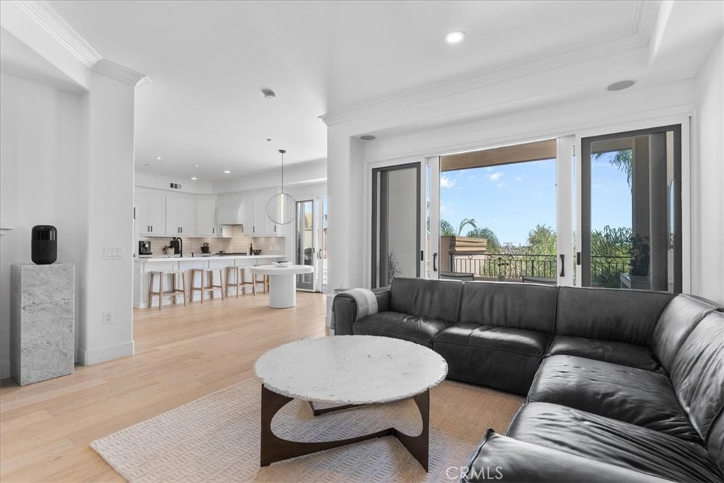 401 Bernard Street 406