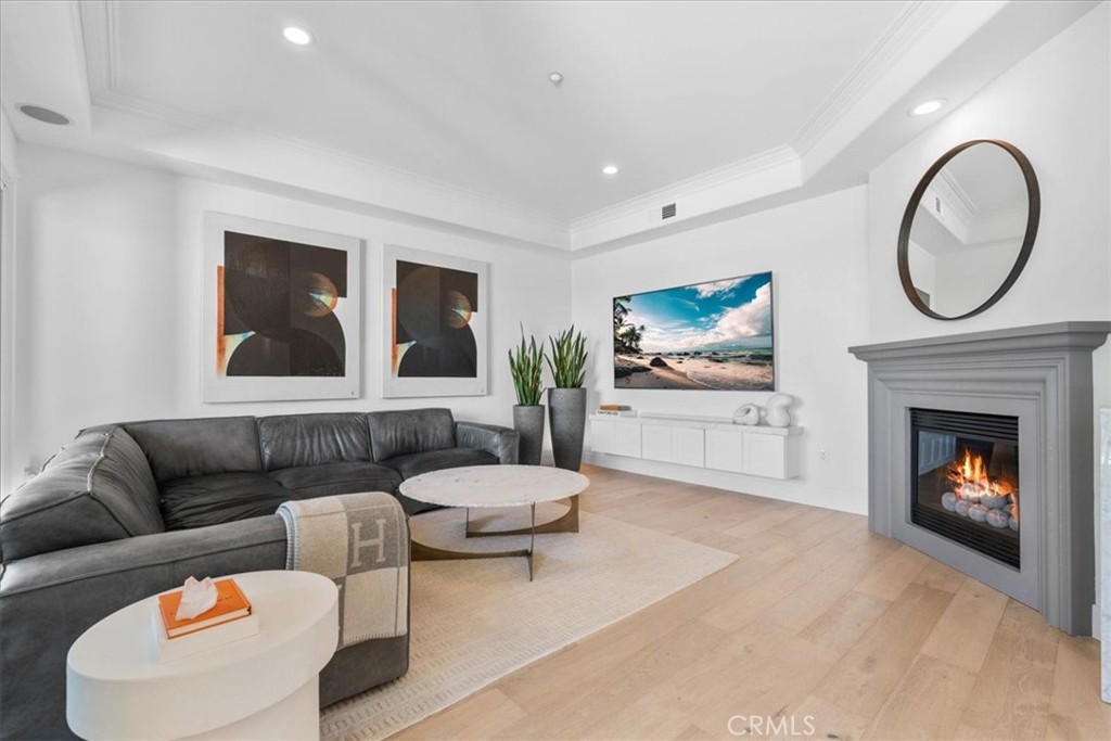 401 Bernard Street 406