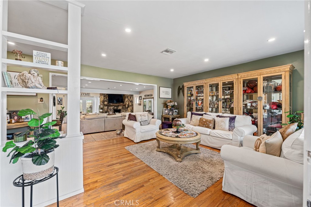 4045 N Walnuthaven Drive