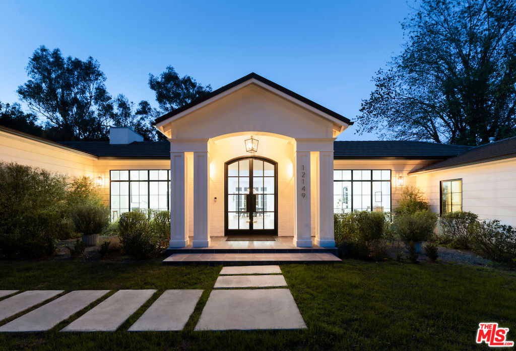 Discover the coveted Fryman Canyon residence in a prestigious celebrity enclave! Enjoy proximity to Studio City's attractions, upscale dining, Universal City, and prime hiking spots. This single-story transitional estate, perched on a gated 25,807 sq ft lot, recently underwent a lavish expansion. With 14-foot vaulted ceilings and transom windows, it seamlessly integrates the lush surroundings. The heart of the home is a superb kitchen with a twelve-foot marble island, custom hood, and top-notch appliances. The indoor/outdoor space connects the kitchen, media room, and living room to the backyard. With the multiple fireplaces it is ideal for entertaining. The primary suite features a fireplace, office/sitting room, his and hers walk-in closets, and a luxurious bathroom. A two-part pool house offers versatility for a gym, studio, or playroom. The backyard features a deck, pool room, lounge areas, dining space, swimming pool, hot tub, and more. A garage and gated parking for 6 cars complete this extraordinary estate.