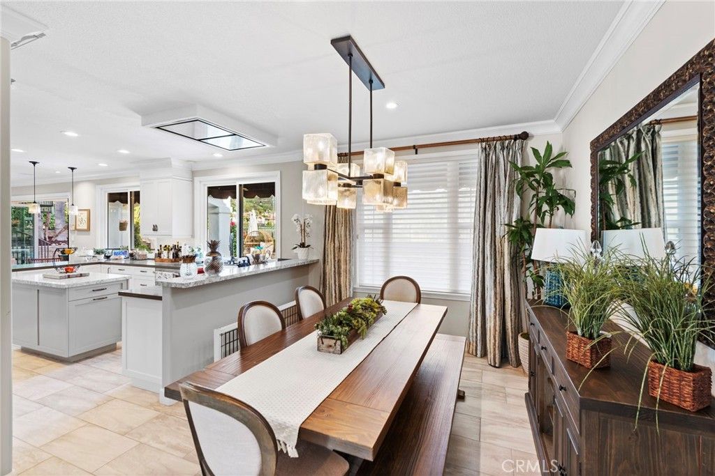 listing image 130720168213936285715