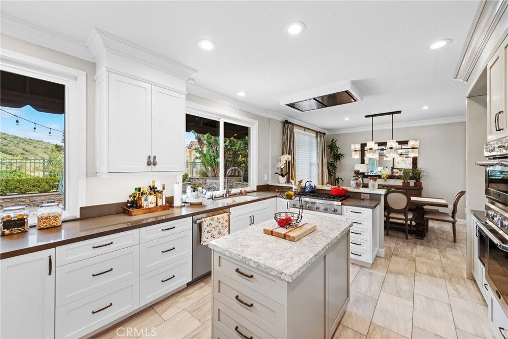 listing image 130721454275393497229